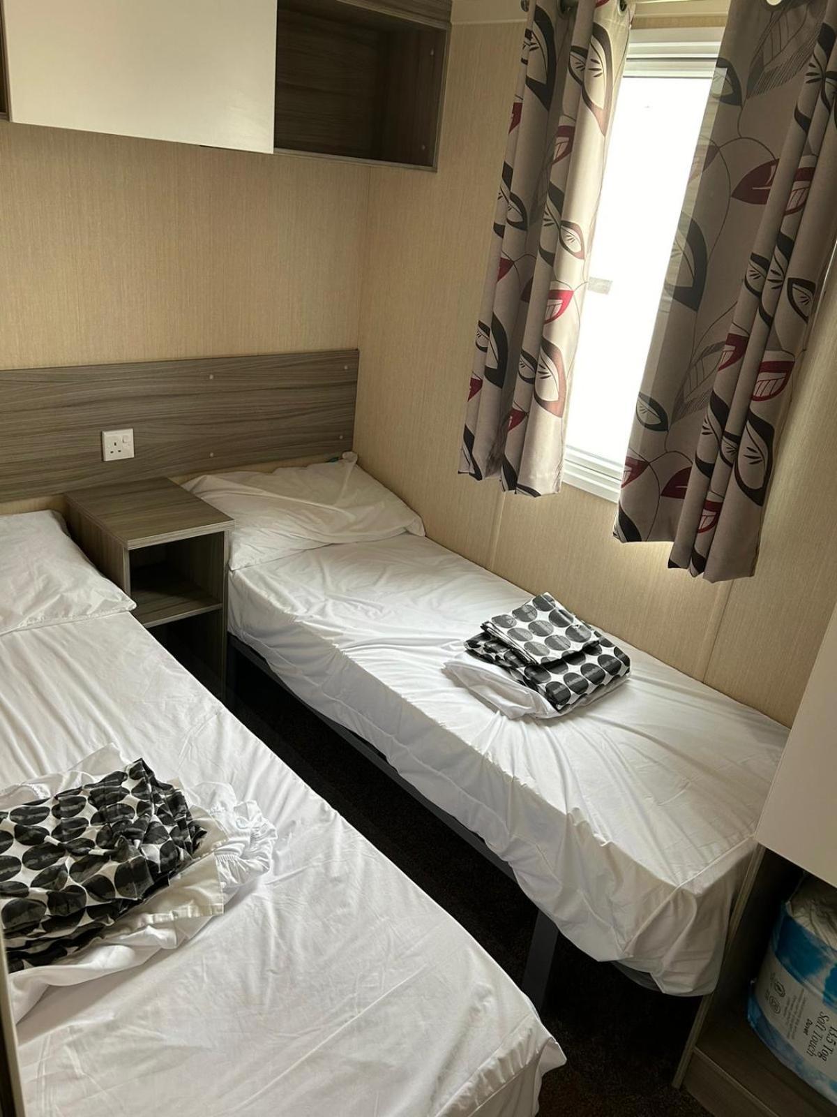 Lido Beach Caravan Prestatyn Exteriör bild